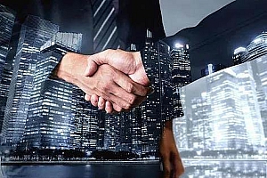 某付费文章《讲个发财好机会》拆解单月营业额千万的玄学生意